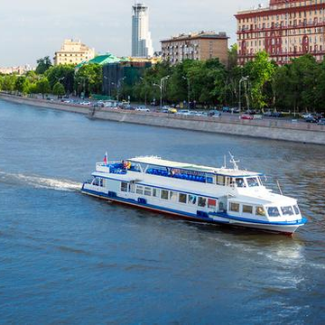 Речная круиз от причала «Киевский» до Парка Горького со скидкой 50%
