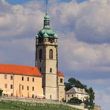 Автомобильно-пешеходная экскурсия в замок Мельник со скидкой 22%